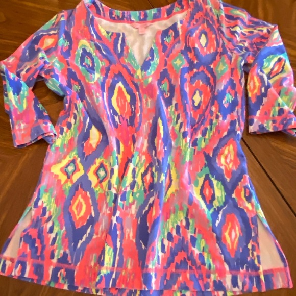 Lilly Pulitzer Tops - - Ladies LILLY PULITZER pullover top. Sz Medium